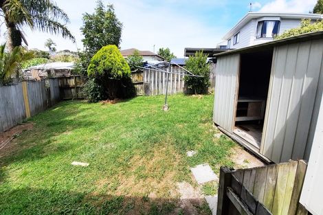 Photo of property in 5 Luxor Place, Massey, Auckland, 0614