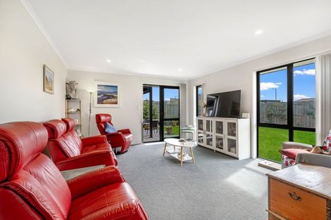 Photo of property in 4 Te Taniwha Road, One Tree Point, 0118