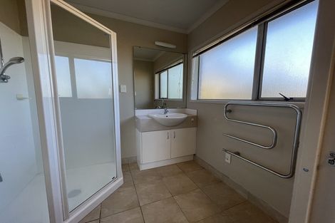Photo of property in 14 Springtide Place, Red Beach, 0932