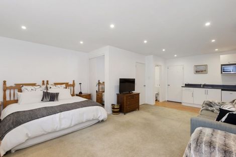 Photo of property in 21 Highfield Place, Avonhead, Christchurch, 8042