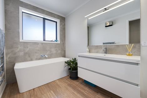 Photo of property in 2 Huntaway Close, Stoke, Nelson, 7011