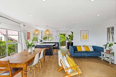 Photo of property in 47 Red Beach Road, Red Beach, 0932