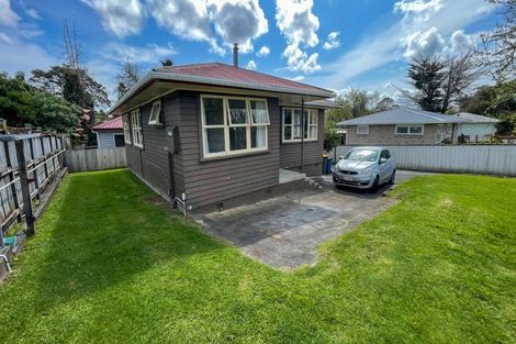 Photo of property in 12 Gill Avenue, Te Atatu Peninsula, Auckland, 0610