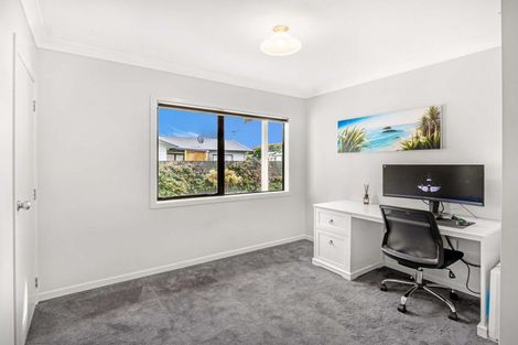 Photo of property in 34 Dahlstrom Grove, Kelvin Grove, Palmerston North, 4414