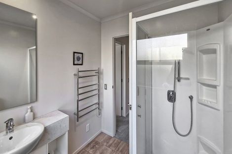 Photo of property in 6 The Oaks, Awapuni, Palmerston North, 4412