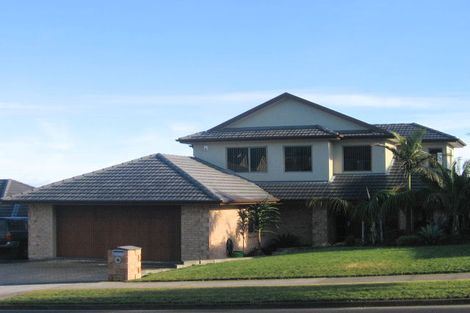 Photo of property in 53 Moyrus Crescent, East Tamaki Heights, Auckland, 2016