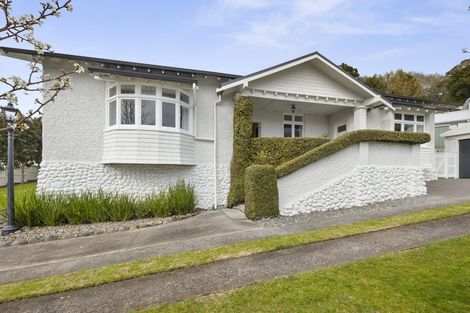 Photo of property in 70 Morley Street, New Plymouth, 4310