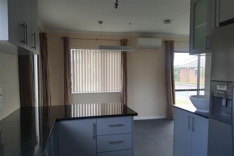 Photo of property in 25 Gordon Stanley Drive, Massey, Auckland, 0614