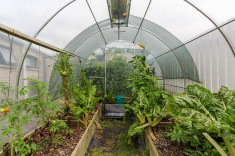 Photo of property in 1 Rangiora Place, Inglewood, 4330