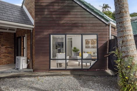 Photo of property in 2 Stitchbird Close, Murrays Bay, Auckland, 0630
