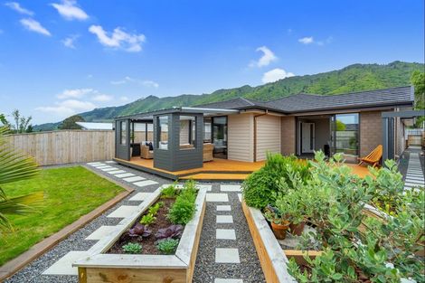 Photo of property in 11 Mahia Lane, Waikanae, 5036