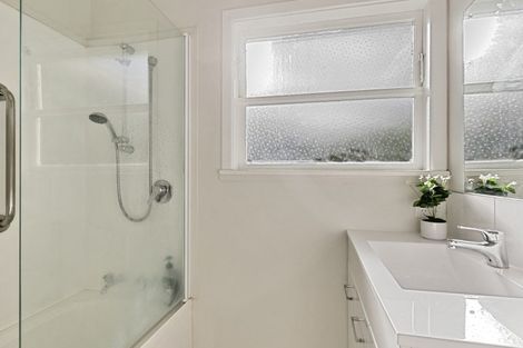 Photo of property in 20 Lyndhurst Road, Tawa, Wellington, 5028