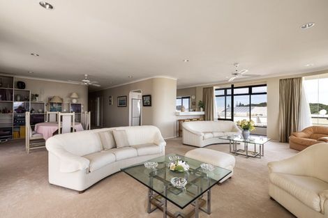 Photo of property in 21 Maunganui Road, Mount Maunganui, 3116