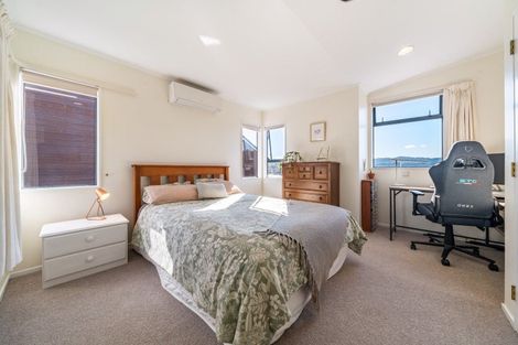 Photo of property in 12 The Anchorage, Whitby, Porirua, 5024