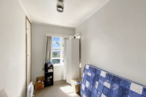 Photo of property in 15 Raleigh Road, Northcote, Auckland, 0627