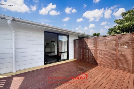 Photo of property in 25 Lilburn Crescent, Massey, Auckland, 0614