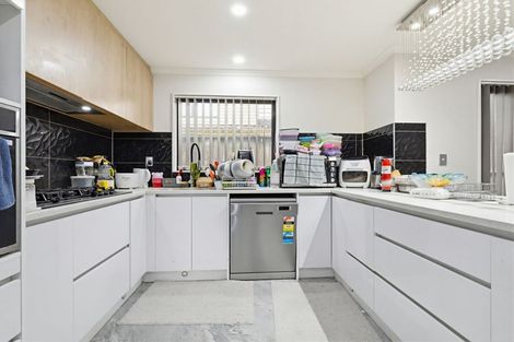 Photo of property in 56a Cambridge Terrace, Papatoetoe, Auckland, 2025