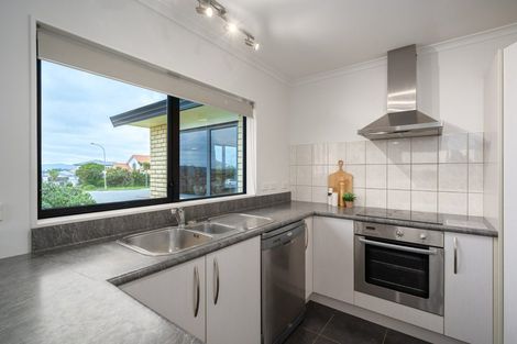 Photo of property in 2 Comber Place, Johnsonville, Wellington, 6037
