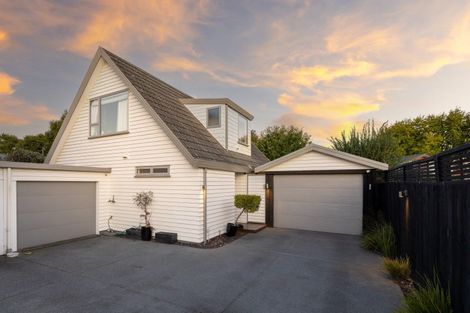 Photo of property in 52 Crofton Road, Harewood, Christchurch, 8051