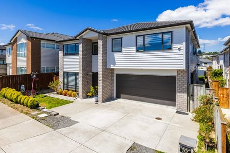 Photo of property in 32 Carrickdawson Drive, Flat Bush, Auckland, 2019