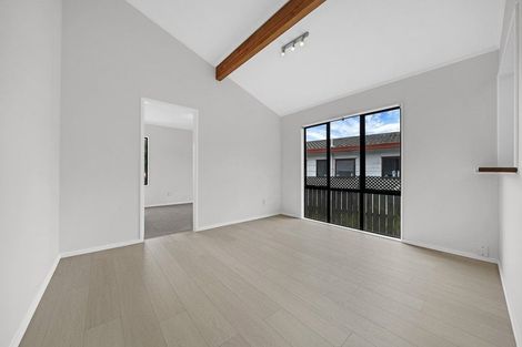 Photo of property in 77 Meadowvale Rise, Titirangi, Auckland, 0604