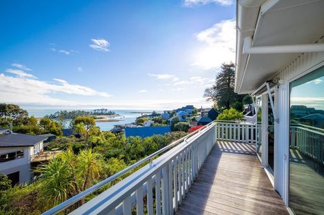 Photo of property in 4 The Cliffs, Britannia Heights, Nelson, 7010