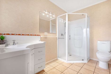 Photo of property in 22 Cobbe Place, Pomare, Rotorua, 3015