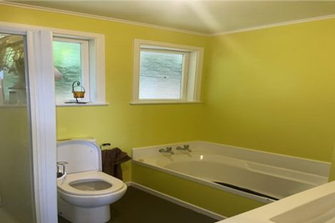 Photo of property in 11 Innes Way, Newlands, Wellington, 6037