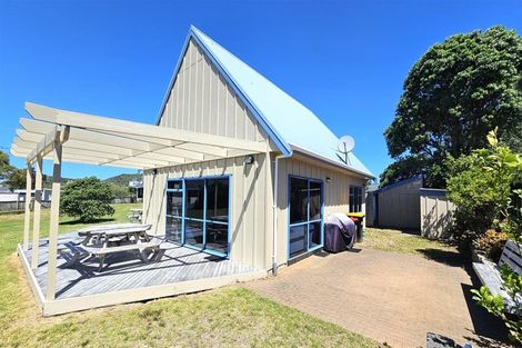 Photo of property in 135 Kowhai Avenue, Matarangi, Whitianga, 3592