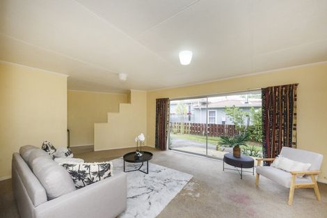 Photo of property in 73 Ruamahanga Crescent, Terrace End, Palmerston North, 4410