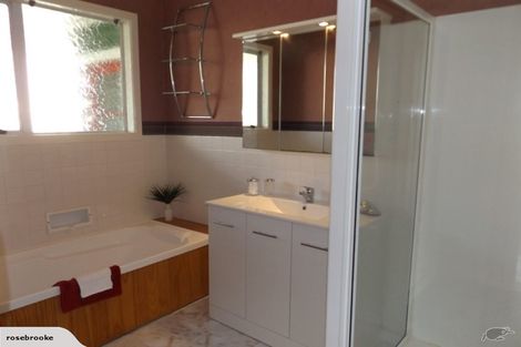 Photo of property in 6 Link Road, Newlands, Wellington, 6037