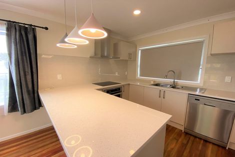 Photo of property in 38 Royal View Road, Te Atatu South, Auckland, 0610