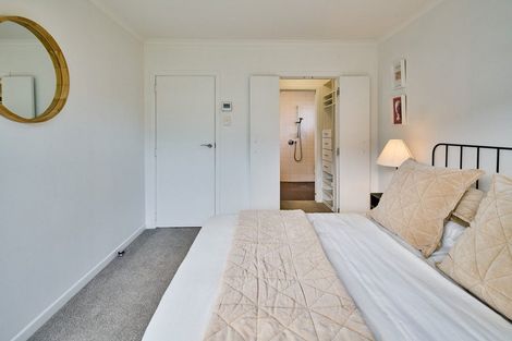 Photo of property in 3 Surrey Street, Tawa, Wellington, 5028