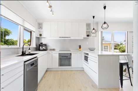Photo of property in 15 Halberg Street, Papakura, 2110