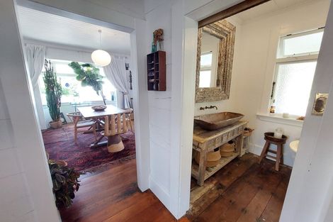 Photo of property in 20 Mcfarlane Street, Oakura, 4314