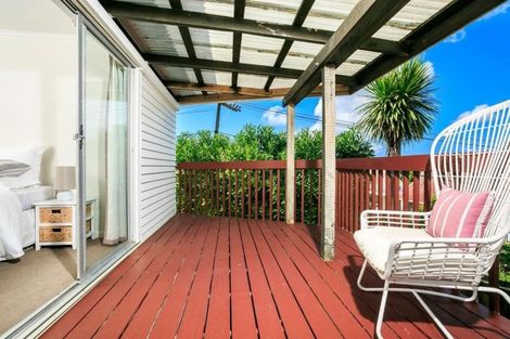 Photo of property in 962 East Coast Road, Northcross, Auckland, 0632