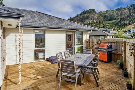 Photo of property in 4 Hull Place, Whitby, Porirua, 5024