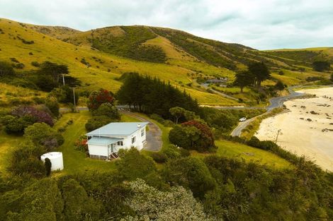 Photo of property in 523 The Nuggets Road, Ahuriri Flat, Kaka Point, 9271