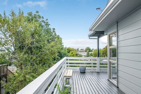 Photo of property in 100 Awaroa Road, Sunnyvale, Auckland, 0612