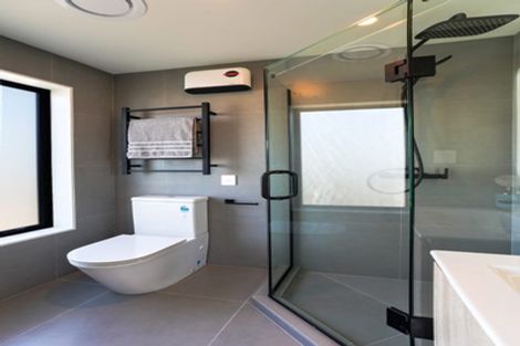 Photo of property in 858e East Coast Road, Northcross, Auckland, 0630