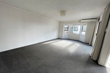 Photo of property in 2/1 Landsdale Place, Massey, Auckland, 0614