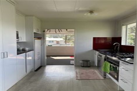 Photo of property in 16 Temuri Place, Glendene, Auckland, 0602