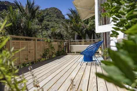 Photo of property in 37 Glenesk Road, Piha, New Lynn, 0772