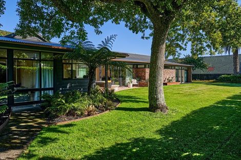 Photo of property in 27 Cheviot Road, Lowry Bay, Lower Hutt, 5013