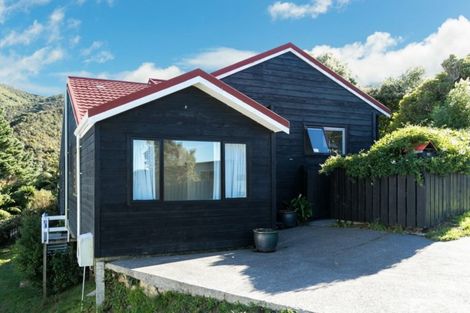 Photo of property in 99 Thurleigh Grove, Karori, Wellington, 6012