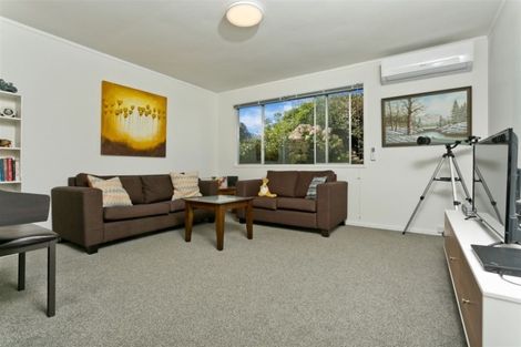 Photo of property in 2/52 Sunnynook Road, Sunnynook, Auckland, 0620
