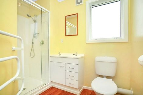 Photo of property in 9 Innes Way, Newlands, Wellington, 6037