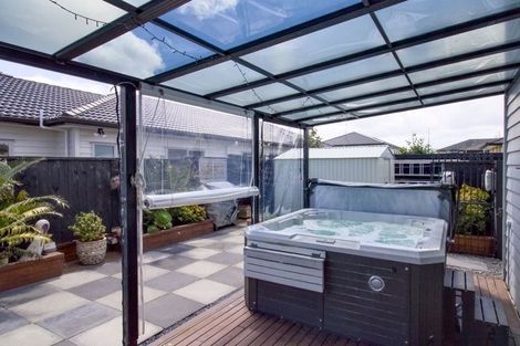 Photo of property in 17 Walter Ruddock Avenue, Kumeu, 0810