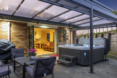 Photo of property in 8 Mynah Place, Welcome Bay, Tauranga, 3112