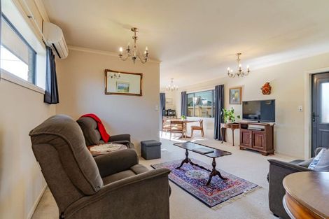 Photo of property in 2 Garrison Street, Carterton, 5713
